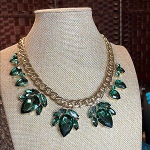 Elegant Green Faceted Glass and Gold Tone Necklace